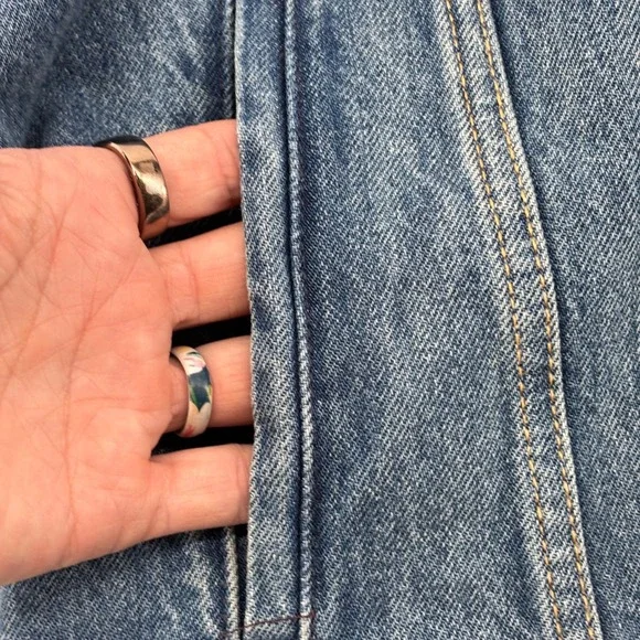 Levis Mens Relaxed Trucker Jacket Medium Wash Blue Denim Embroidered Logo Size M - Picture 12 of 13